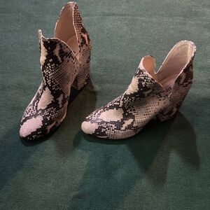 Steve Madden Snake skin ankle booties